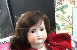 eb 81 red velvet face